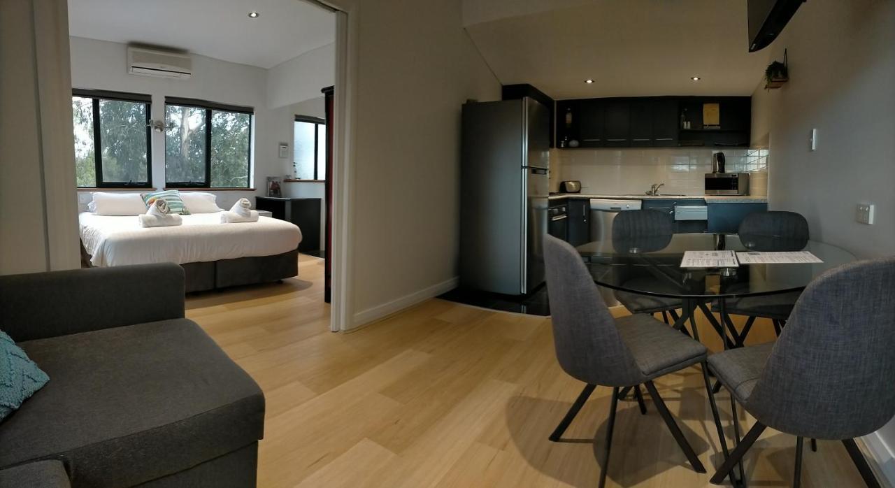 Dunsborough Apartments & Suites Екстер'єр фото