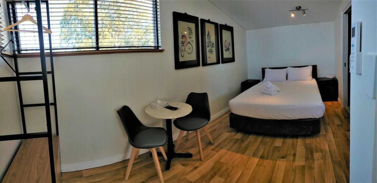 Dunsborough Apartments & Suites Екстер'єр фото